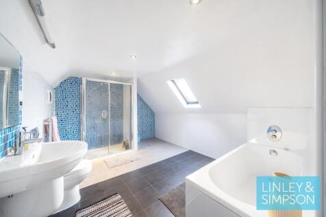 Apt 4 - Bathroom