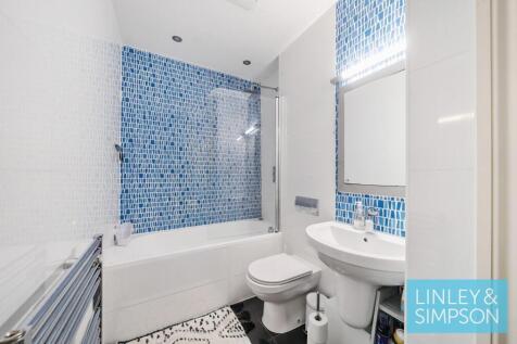 Apt 6 - Bathroom
