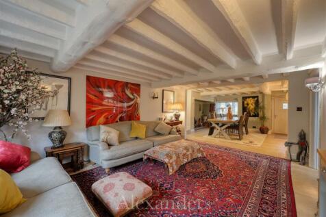 Sitting Room / Dining Room