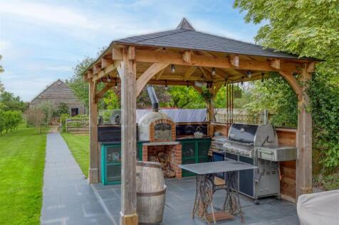 Outdoor Kitchen Area