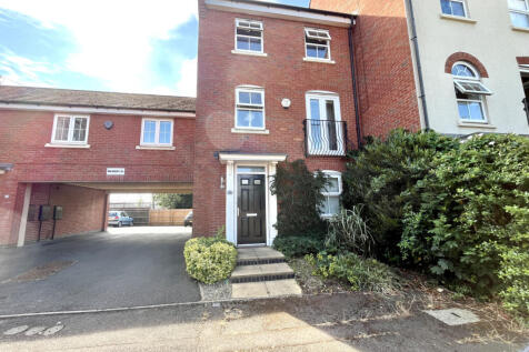 Three-Storey Town House in the Heart of Stafford