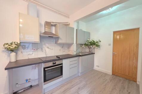One bedroom downstairs flat