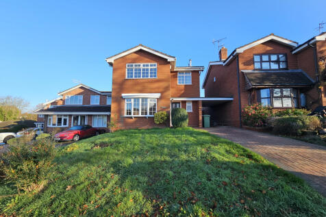 4 bed link detached in popular village location