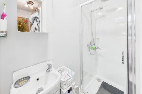 Downstairs En-suite