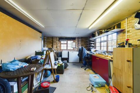 Garage/Workshop