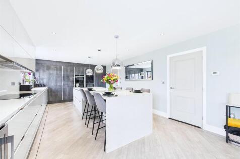 Open Plan Kitchen/Living/Dining Area