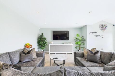 Open Plan Kitchen/Living/Dining Area