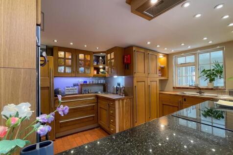 Kitchen 2-1.jpg