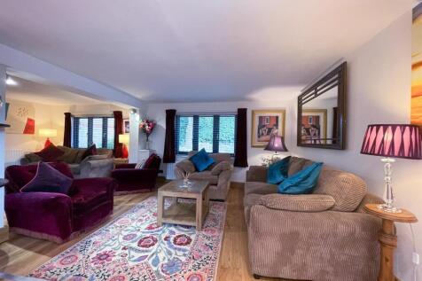 Living room 2a.jpg