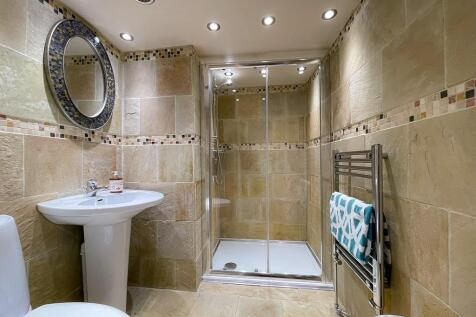 St 1 shower room.jpg