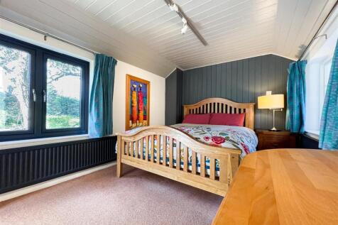 Bedroom 1.jpg