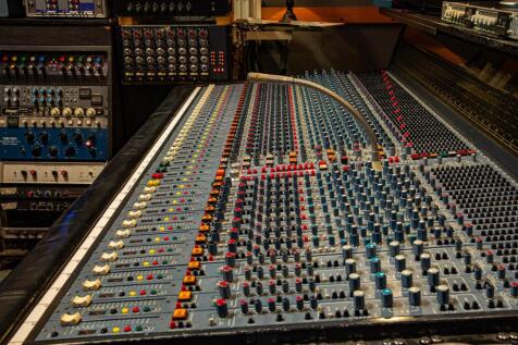 Desk 1a.jpg