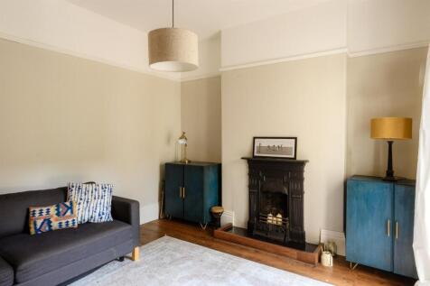 Sitting room/Dining room
