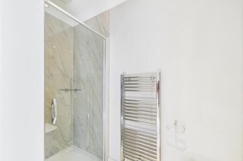 Bedroom 4 Ensuite