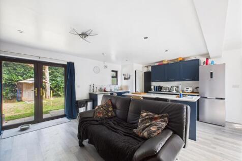 Open Plan Kitchen/Living Area