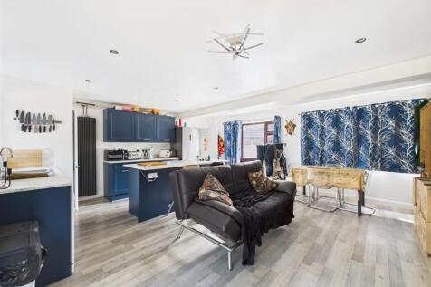 Open Plan Kitchen/Living Area