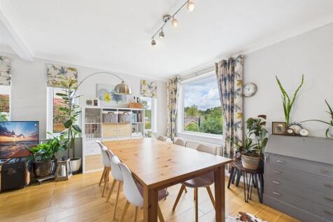 Open Plan Living/Dining Area