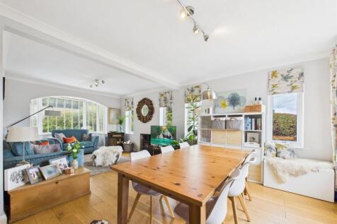 Open Plan Living/Dining Area