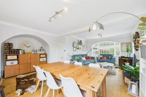 Open Plan Living/Dining Area