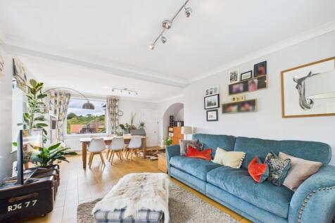 Open Plan Living/Dining Area