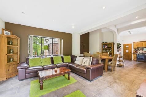 Open Plan Kitchen/Living/Dining Area