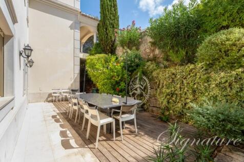 Exterior 1.6 (Large)