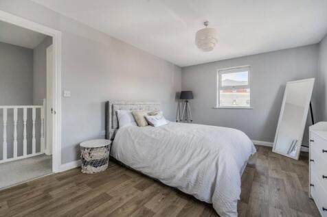 1342209-7-689f637...