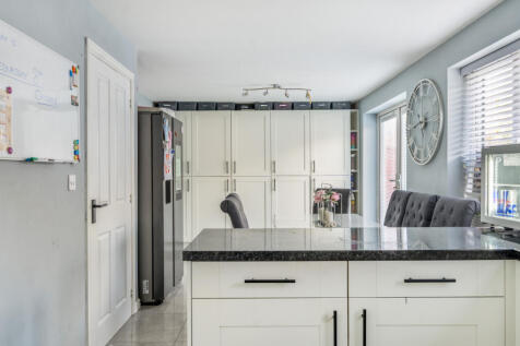 1365245-12-68e6ba...