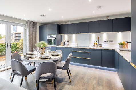 Kitchen/dining space in 3 bedroom apartment