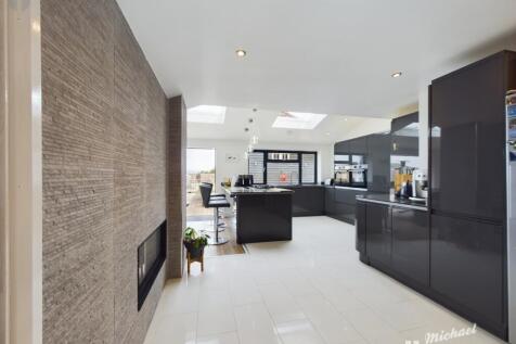 CAM01064G0-PR0399-STILL007