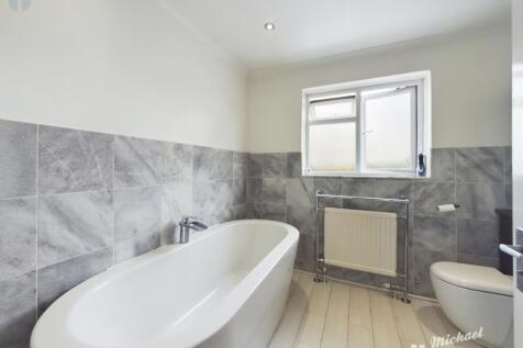 CAM01064G0-PR0399-STILL025