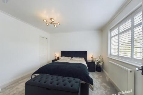 CAM01064G0-PR0399-STILL020