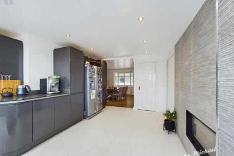 CAM01064G0-PR0399-STILL010