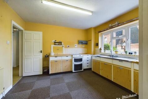CAM02538G0-PR0294-STILL019
