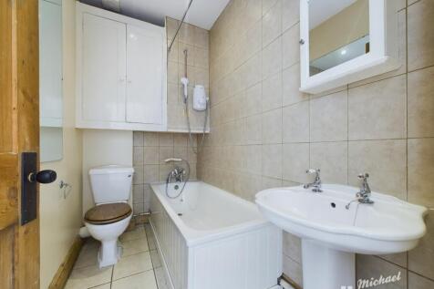 CAM03218G0-PR0261-STILL009