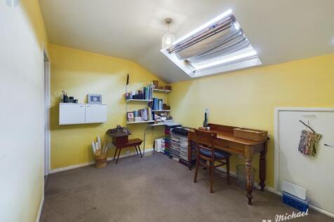 CAM03852G0-PR0019-STILL014