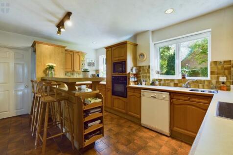 5 Kitchen.jpeg