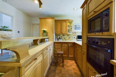 6 Kitchen 2.jpeg