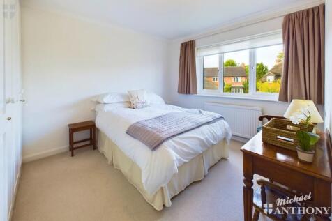 12 Bedroom 2.jpeg