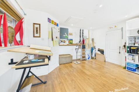 CAM03852G0-PR0257-STILL033