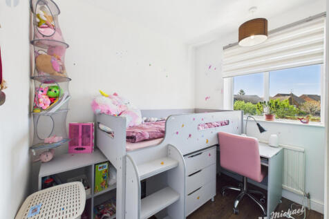 CAM03852G0-PR0260-STILL029