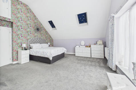 CAM03852G0-PR0267-STILL028