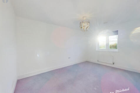 CAM02773G0-PR0244-STILL027