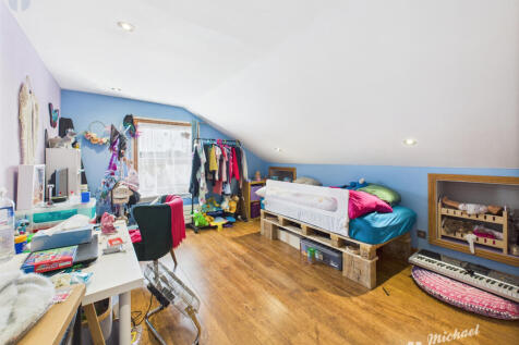CAM03852G0-PR0326-STILL001
