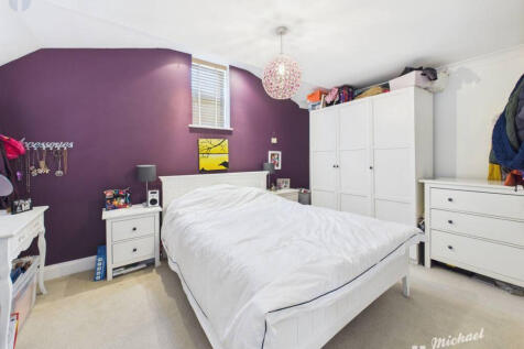 CAM03852G0-PR0384-STILL006-thumbnail-h750-70