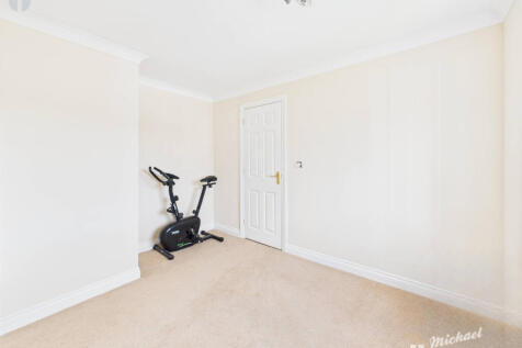 CAM03852G0-PR0378-STILL013