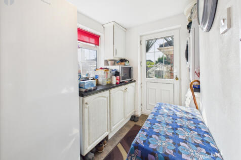 CAM03852G0-PR0386-STILL006