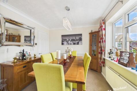 CAM03218G0-PR0690-STILL005