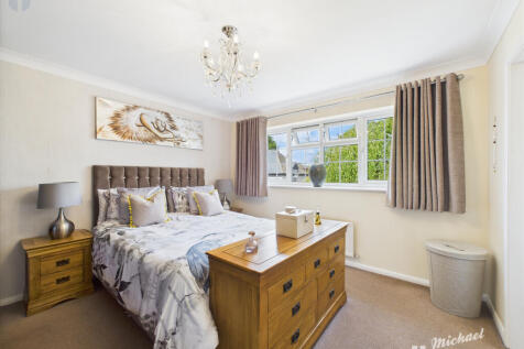 CAM03218G0-PR0690-STILL016