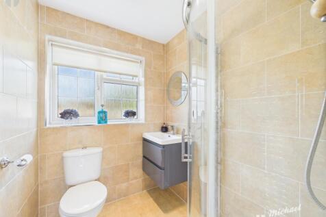 CAM03218G0-PR0690-STILL021